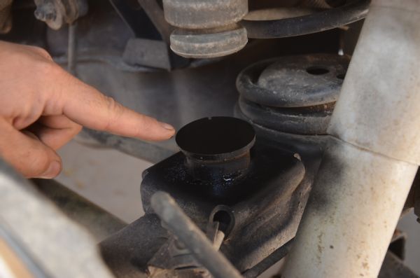 Lifting & Trimming a Junkyard 2004 Isuzu Rodeo to Fit 33s