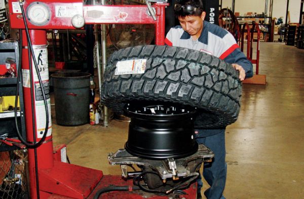 Mounting Mickey Thompson Tire Photo 110851181