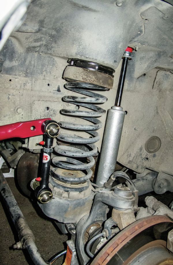Those stiffer sway bars are great on the road, but in the dirt, they can hamper articulation and degrade ride quality since any bump that one corner of the vehicle encounters gets transferred through the chassis. The solution came from JKS with their Quicker Disconnects.