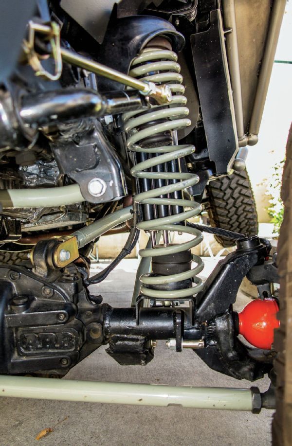 Coil Spring Installed On Jeep Photo 82239491