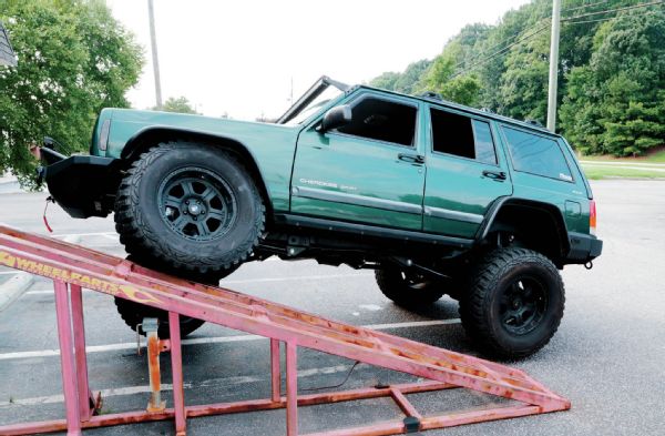 Where your bumpstops are located and how much sheetmetal you are willing to remove will make a big difference in tire sizing options. This XJ is fit with 315/70R17 Pro Comp Xtreme Mud Terrain II tires, mounted on 17x9 Pro Comp 7089 wheels.
