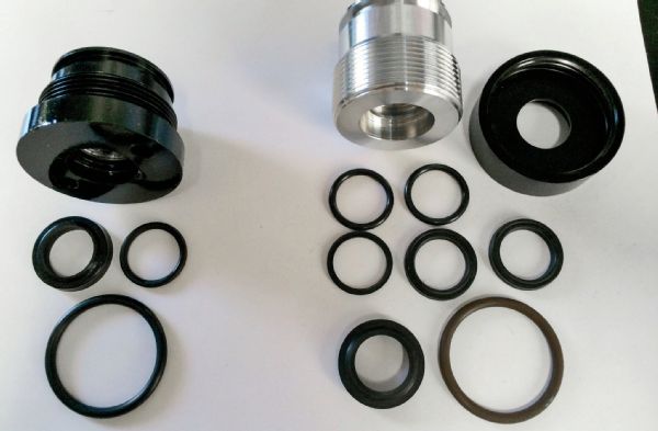 Here are just a few of the modifications of the internal shock components. The new parts are on the right. To the left, are an O-ring, a wiper, and a wear band. To the right, you see an HDPE hard scraper, two DLNA compression seals, and two Viton O-rings. The second ring is called a parback ring, and it helps to tighten the sealing tolerances. The company also improved the finish on the 3⁄4-inch shaft. The fluted aluminum bodies are military-grade hard anodized to better deal with corrosion. We’ve run a set through three northeast winters so far, and they are still looking good.
