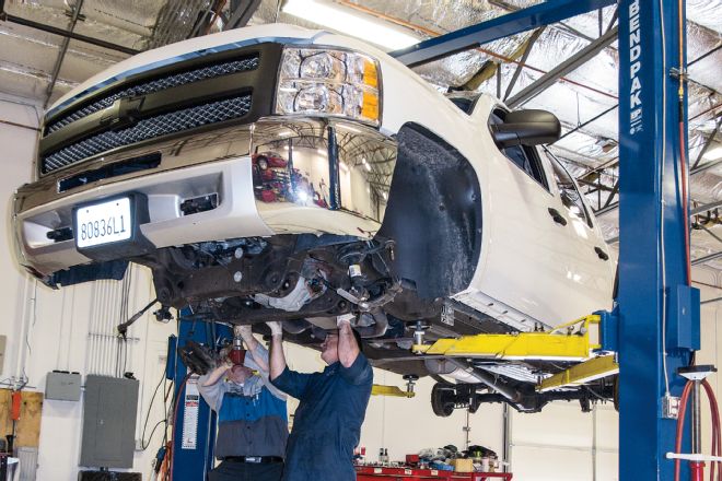 2013 Chevrolet Silverado Rough Country Suspension Install - Roughing It