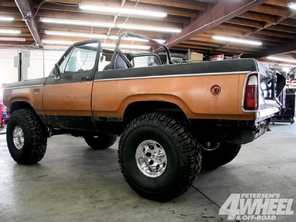 trail Duster Suspension Tires stripped Truck Photo 29521804