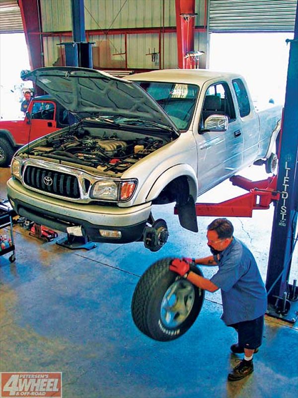 toyota Tacoma front Right View Photo 9140116