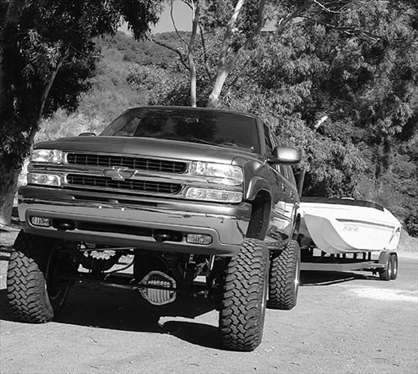 p149695large+chevrolet suburban+front view