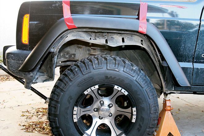 Cheap Jeep Cherokee XJ Tire Clearance - TJ Flares on an XJ