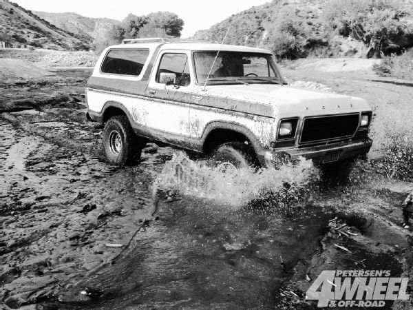 131 9903 Battle Of The Bfgs ford Bronco Water Shot Photo 29549735