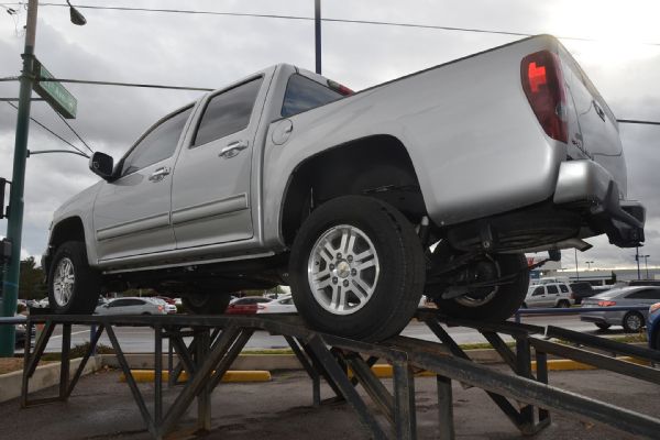 006 Tips For Buying New To You 4x4s 12 Chevy Colorado 4x4 Rear Three Quarter Photo 169165592
