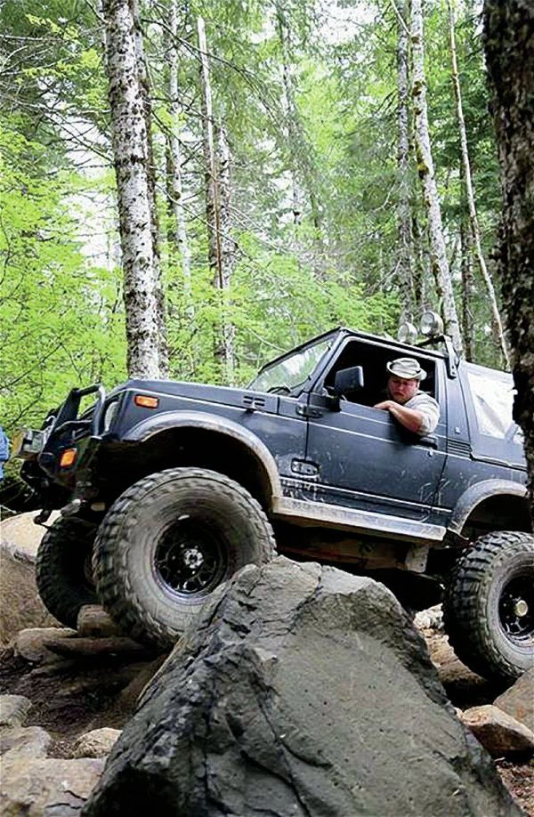 Suzuki Samurai Wheeling Photo 72698093