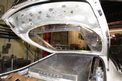 Hole for duct rear hatch polycarbonate window