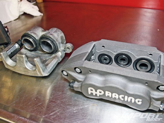 02 garage FR S factory caliper vs AP racing caliper
