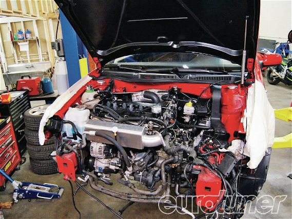 Eurp 1106 01+garage project bluewater r32+engine.JPG