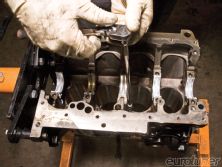 Eurp_1102_05_o+20l_stroker_assembly+rod_bearings_oil_squirter_install