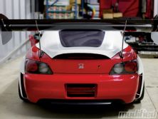 Modp_1011_05_o+2001_honda_s2000+rear_view