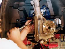 Eurp_1011_12_o+2011_bmw_e90_m3_project_car+hub_casting