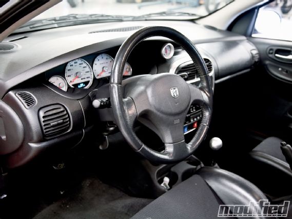 Modp_1011_03_o+2003_dodge_srt4+steering_wheel