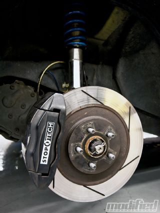 Modp_1011_07_o+2003_dodge_srt4+stop_tech_brakes