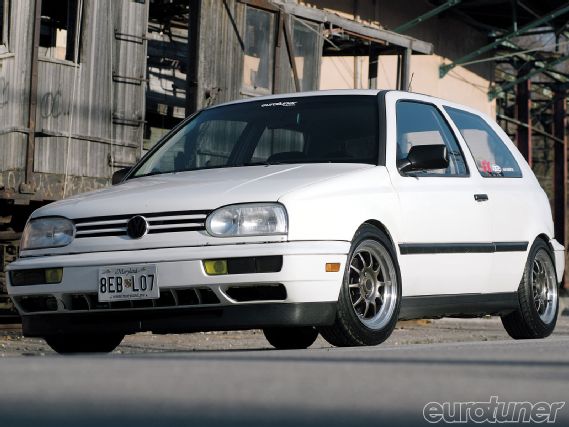 Eurp_1009_01_z+1995_volkswagen_golf_sport+driver_side_front_view