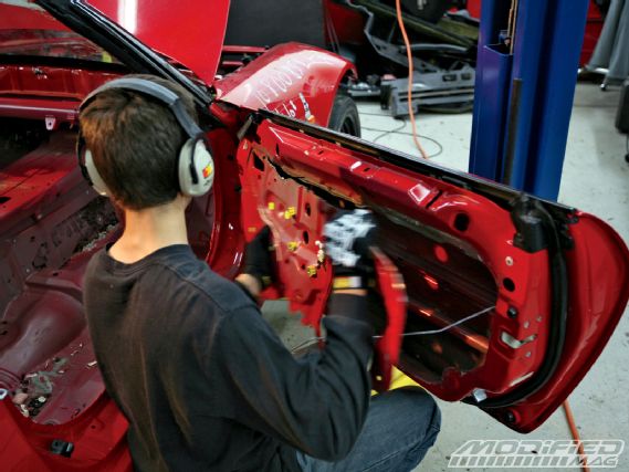 Modp 0905 09 honda s2000 race prep door gutting