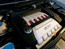 Epcp_0808_03_z+volkswagen_r32_engine+top_view