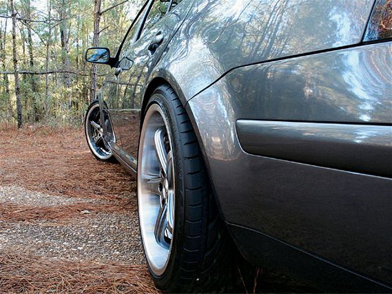 Eurp_0804_02_z+jetta_gli+fender