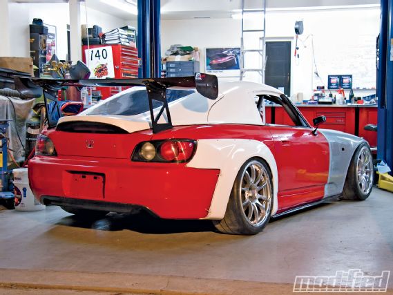 Modp_1003_01_o+project_honda_s2000_overfenders+overfenders_installed