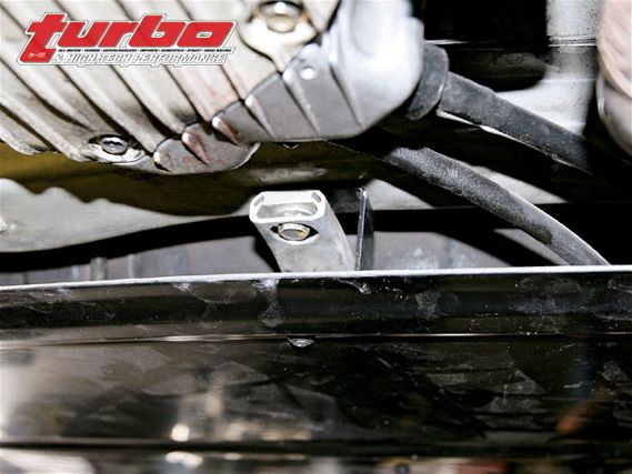 Turp_0804_14_z+1998_acura_nsx+metal_brackets