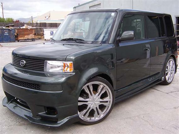 0509tur_15z+scion_xb+left_front_view