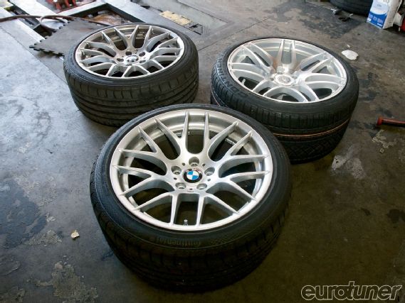 Eurp_1101_23_o+project_bmw_m3_lowering_spring_wheels_install+wheel_comparison