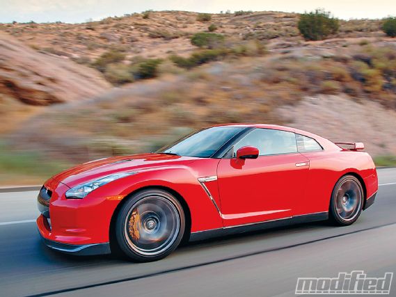 Modp_1001_03_o+active_suspension_technology+nissan_gt_r
