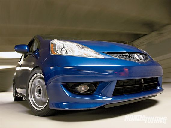 Htup_0908_01_z+2009_honda_fit+front_view