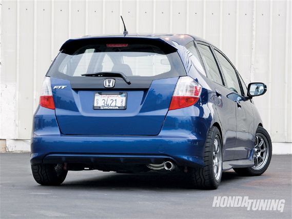 Htup_0906_01_z+2009_honda_fit+rear_view