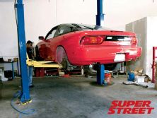 130_0609_06_z+nissan_240sx_sr20det+car_on_lift