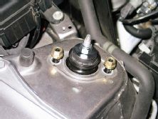 0406ht_16z+2001_Honda_S2000+Strut_Tower