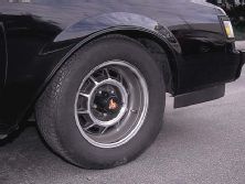 0106tur_04zoom+Buick_Grand_National+Front_Passenger_Tire