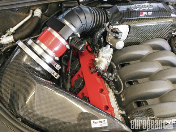 Epcp_1104_07_o+audi_RS4_gruppem_intake_vs_k_and_n_drop_in+air_intake_system