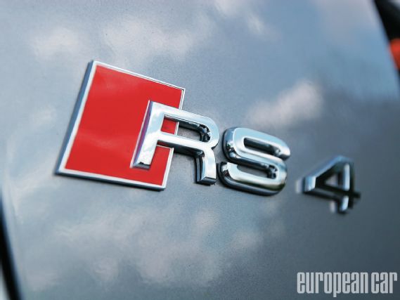 Epcp_1104_05_o+audi_RS4_gruppem_intake_vs_k_and_n_drop_in+audi_RS4_badge