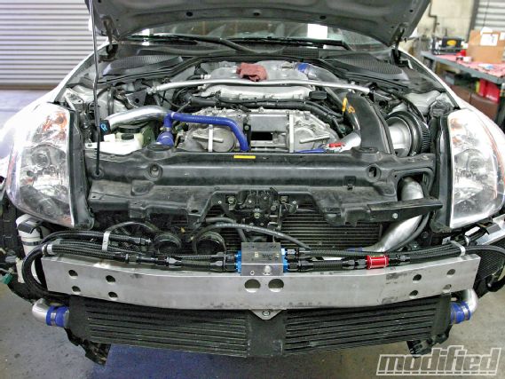 Modp_1003_01_o+project_nissan_350z_oil_cooling_system_install+oil_cooler_installed