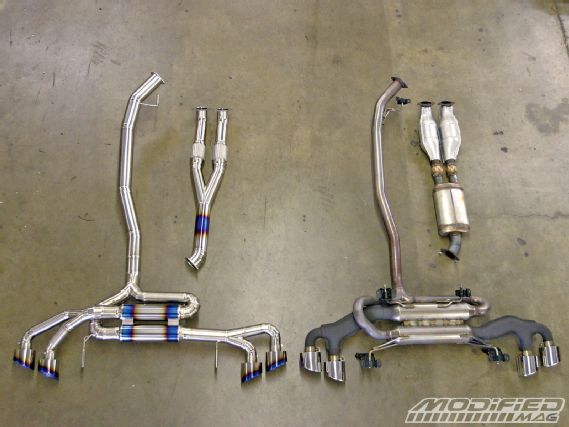 Modp_0911_02_o+2009_nissan_gt r+titek_exhaust_vs_stock_exhaust