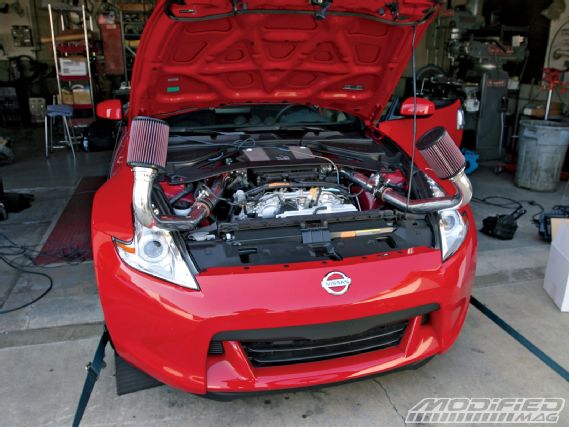 Modp_0907_05+2009_nissan_370z_stillen_cold_air_intake+stillen_intake_fitting