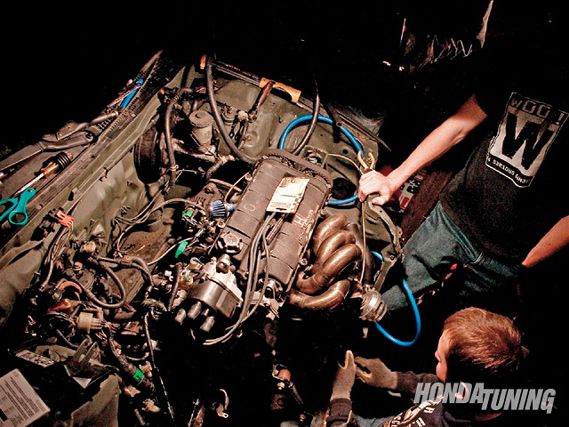 Htup_0904_01_z+zc_engine_swap_reachin_back+honda_engine_bay