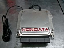 Modp_0904_24_o+honda_s2000_hondata_install+hondata_ecu