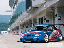 Turp_0901_59_z+subaru_impreza_wrx+garage