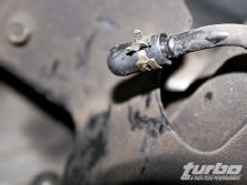 Turp_0812_09_z+mitsubishi_evo_ams_fuel_surge_tank+clipped_vacuum_cap