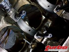 Turp_0811_09_z+nissan_240sx_ka24det_block_buildup+bearing