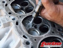 Turp_0810_04_z+nissan_sr20de_engine_build_up+intake_valve_seat