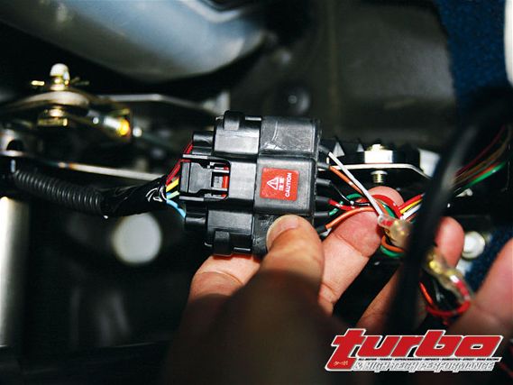 Turp_0810_04_z+2005_subaru_wrx_sti_blitz_throttle_controller+factory_throttle_control_unit_harness