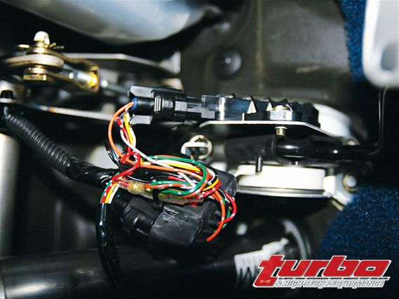 Turp_0810_05_z+2005_subaru_wrx_sti_blitz_throttle_controller+main_factory_throttle_control_unit