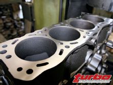 Turp_0809_07_z+nissan_ka24de_build+finished_cylinder_head